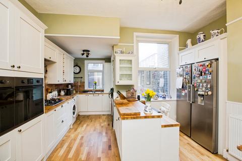 4 bedroom terraced house for sale, South View, Sowerby Bridge, HX6