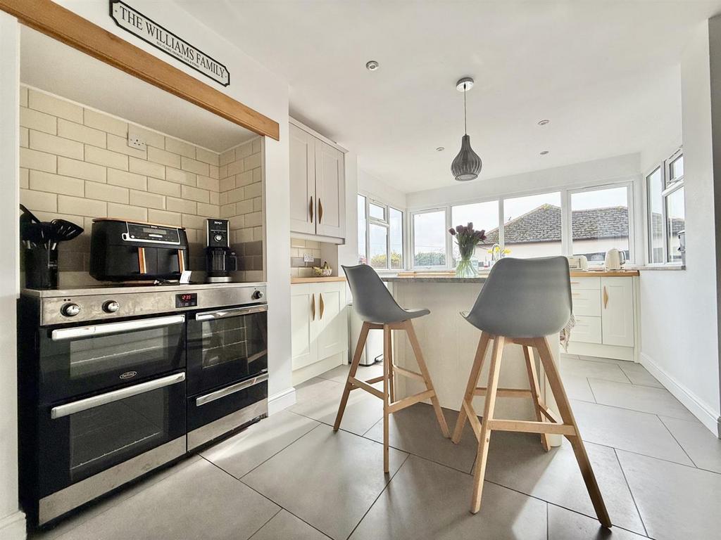 Kitchen1.jpg