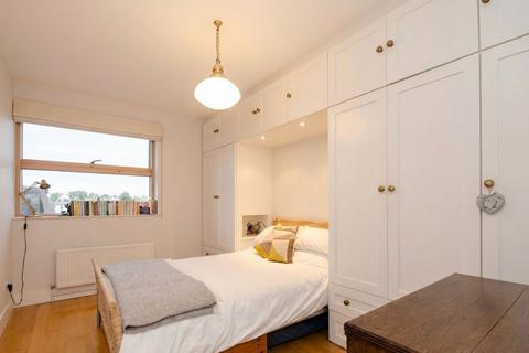 1 bedroom flat for sale, Newington Green, Holland House, N16