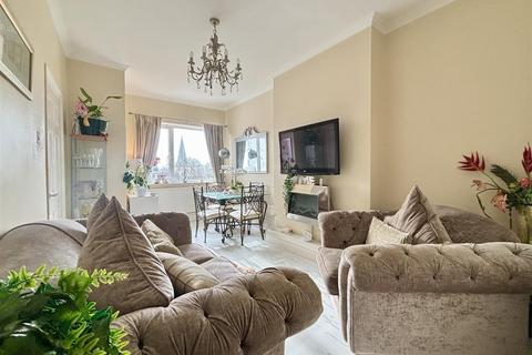 2 bedroom flat for sale, Eversley Road, Sketty, Swansea