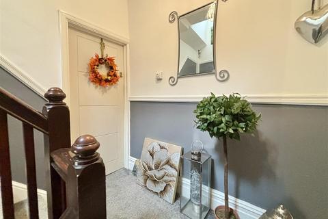 2 bedroom flat for sale, Eversley Road, Sketty, Swansea