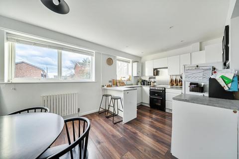 3 bedroom flat for sale, Mariner Gardens, Richmond, TW10