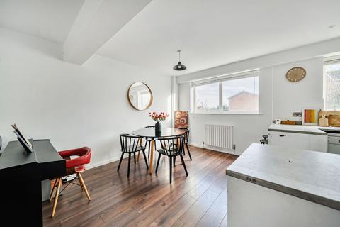 3 bedroom flat for sale, Mariner Gardens, Richmond, TW10