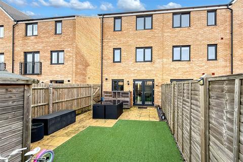 3 bedroom end of terrace house for sale, Pethick Road, Littlehampton, West Sussex