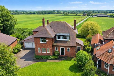4 bedroom detached house for sale, Coniscliffe Road, Darlington