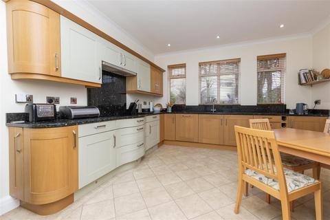 4 bedroom detached house for sale, Coniscliffe Road, Darlington