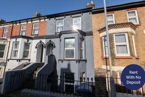 4 bedroom terraced house to rent, Longfield Road, Dover, Kent, CT17