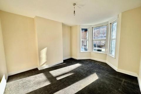 4 bedroom terraced house to rent, Longfield Road, Dover, Kent, CT17