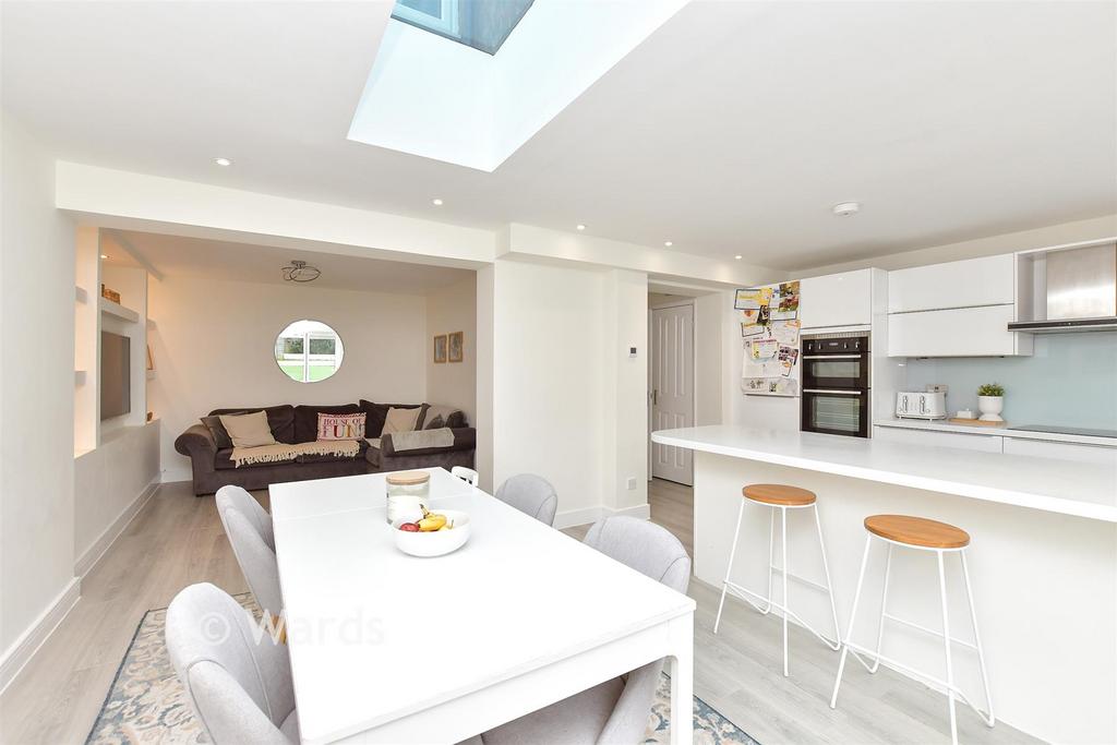 Kitchen/Dining Area