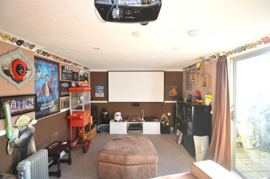 Home Cinema / Annexe Lounge
