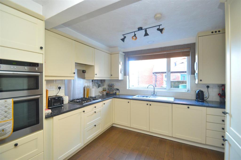 Queens Road, Freshwater 3 bed semi-detached house for sale - £345,000