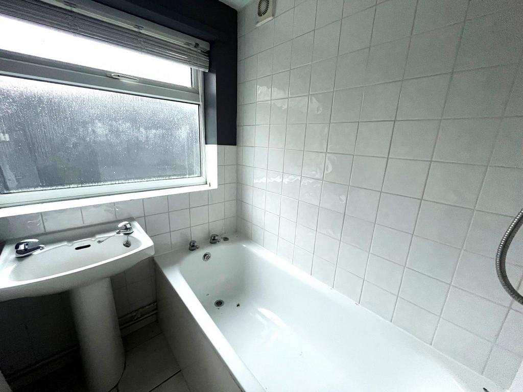 Family Bathroom (downstairs)