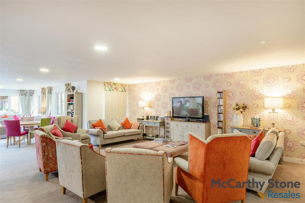 8677994-interior01.jpg
