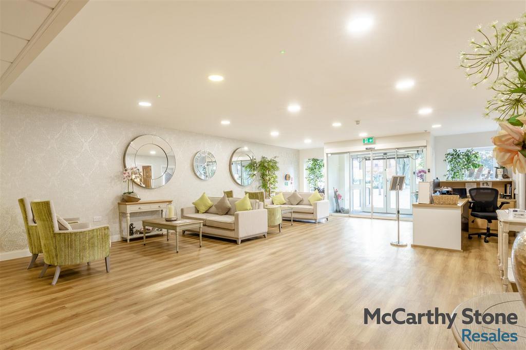 8677994-interior04.jpg