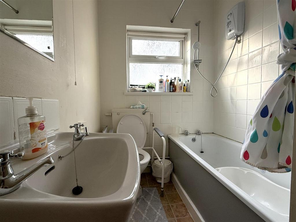Bathroom.JPG