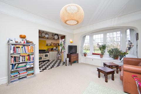 2 bedroom flat for sale, Grimston Gardens, Folkestone, Kent, CT20
