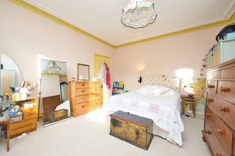 2 bedroom flat for sale, Grimston Gardens, Folkestone, Kent, CT20