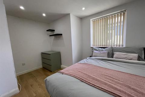 2 bedroom apartment to rent, Richmond Road, Cardiff