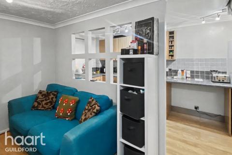 1 bedroom semi-detached house for sale, Suffolk Drive, Guildford