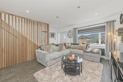 3 bedroom semi-detached house for sale, Thirlmere Avenue, Elland