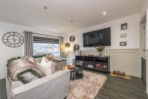 3 bedroom semi-detached house for sale, Thirlmere Avenue, Elland