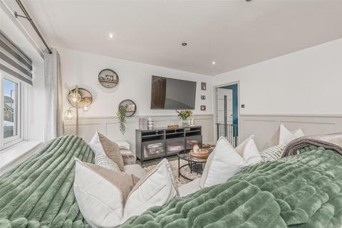 3 bedroom semi-detached house for sale, Thirlmere Avenue, Elland
