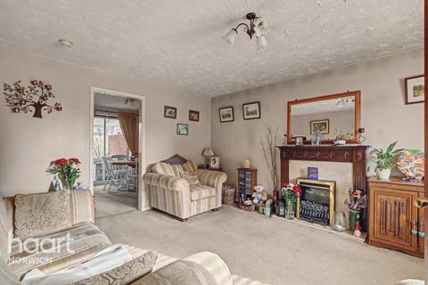 3 bedroom semi-detached house for sale, Bramble Way, WYMONDHAM