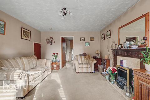 3 bedroom semi-detached house for sale, Bramble Way, WYMONDHAM