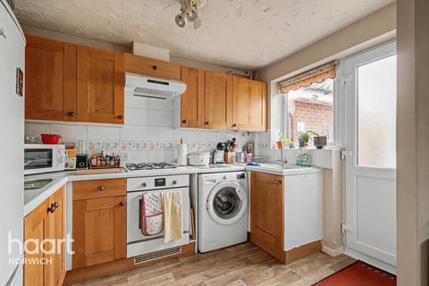 3 bedroom semi-detached house for sale, Bramble Way, WYMONDHAM