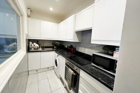 undefined, Courthope, Woking GU22