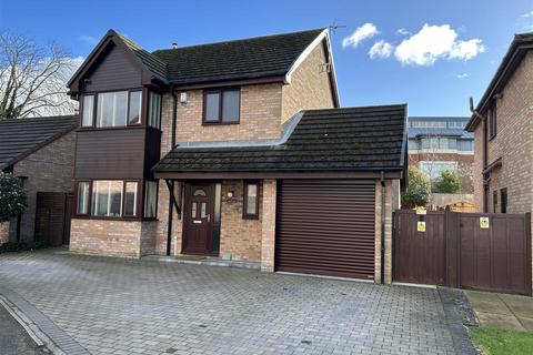 4 bedroom detached house for sale, Brierley Close, Howden, Goole