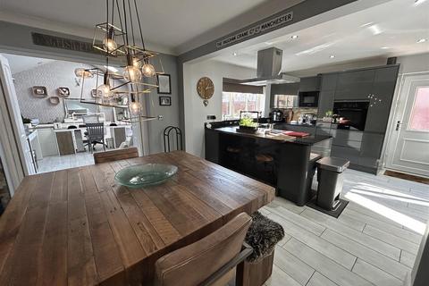 4 bedroom detached house for sale, Brierley Close, Howden, Goole