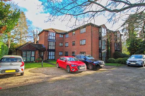 1 bedroom flat for sale, Station Avenue, Walton-on-Thames KT12