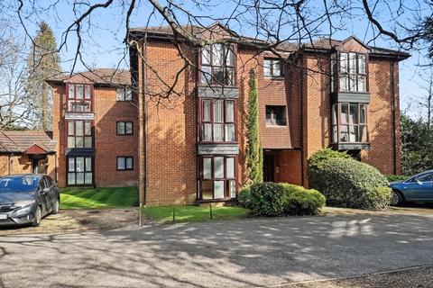 1 bedroom flat for sale, Station Avenue, Walton-on-Thames KT12