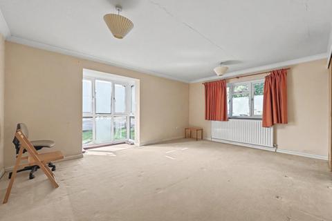 1 bedroom flat for sale, Station Avenue, Walton-on-Thames KT12