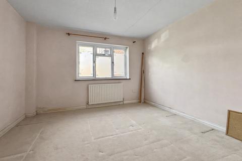 1 bedroom flat for sale, Station Avenue, Walton-on-Thames KT12