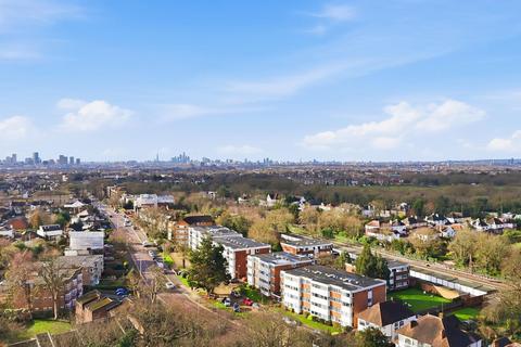 2 bedroom flat for sale, Trent Court, Wanstead