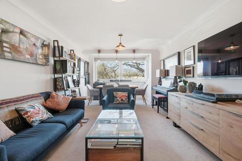 2 bedroom flat for sale, Trent Court, Wanstead