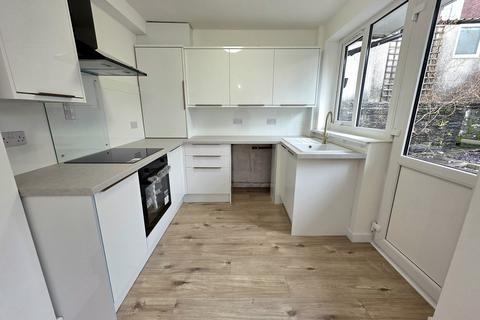 3 bedroom semi-detached house to rent, Ridgeway, Killay, Swansea, City And County of Swansea.