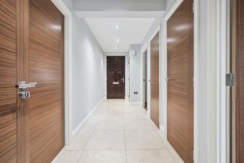 2 bedroom flat for sale, Marlborough Drive, Bushey, WD23