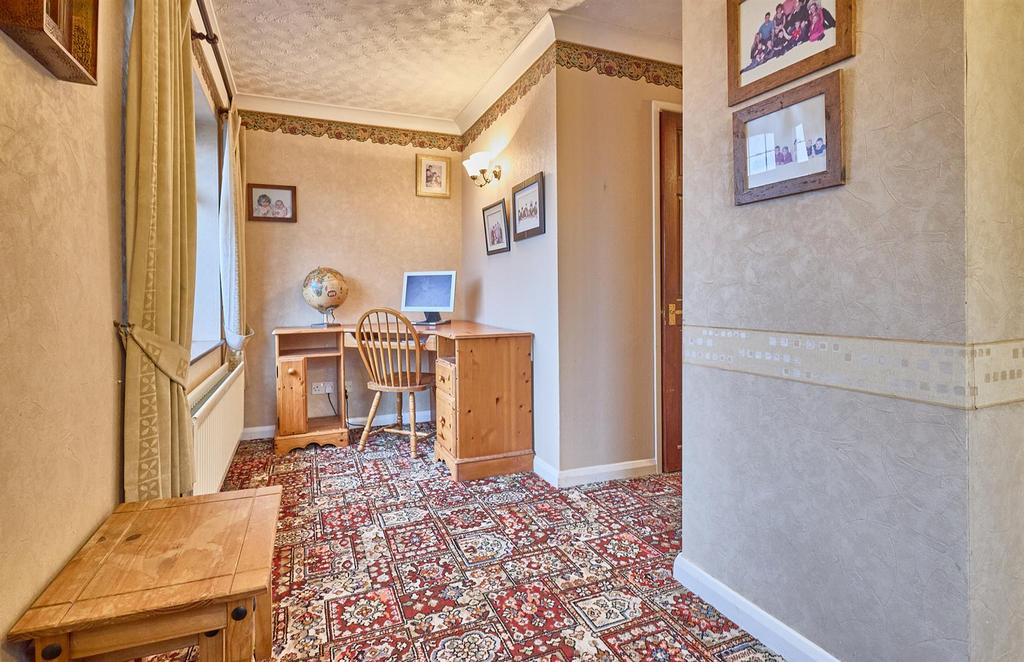 Spacious Entrance Hallway