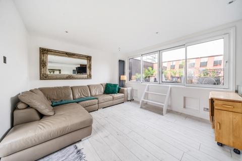 3 bedroom flat to rent, Hanley Road London N4