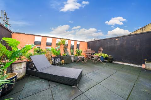 3 bedroom flat to rent, Hanley Road London N4