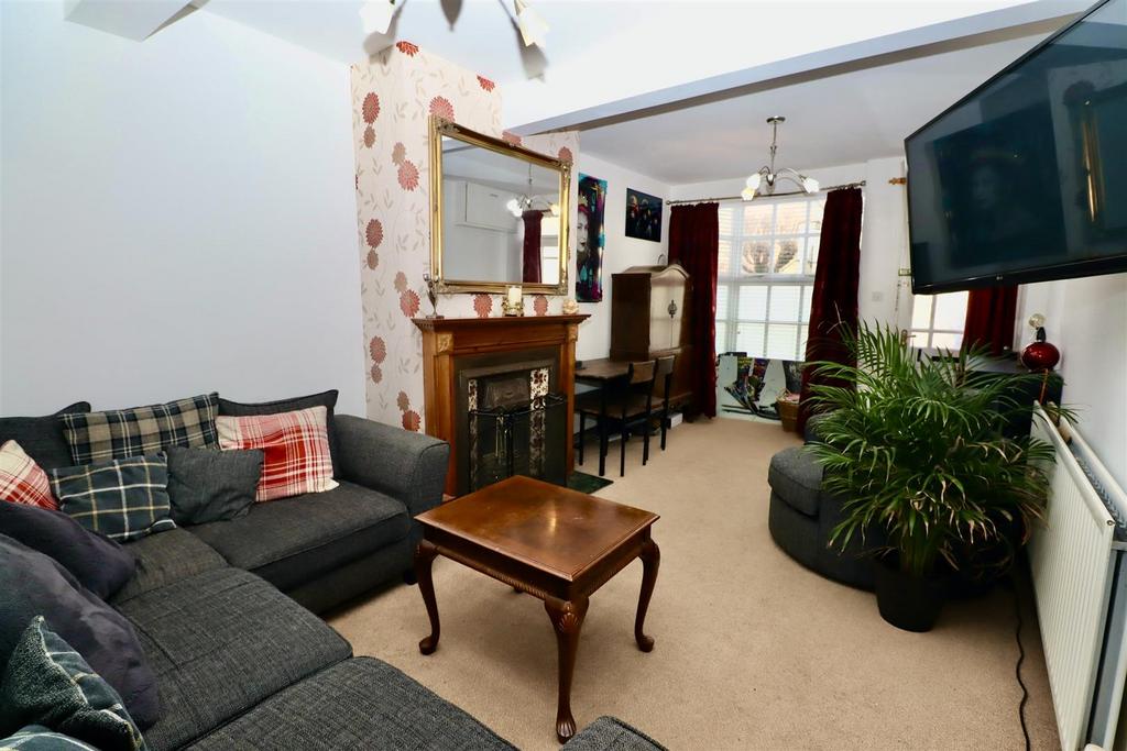 Lounge/ Dining Room