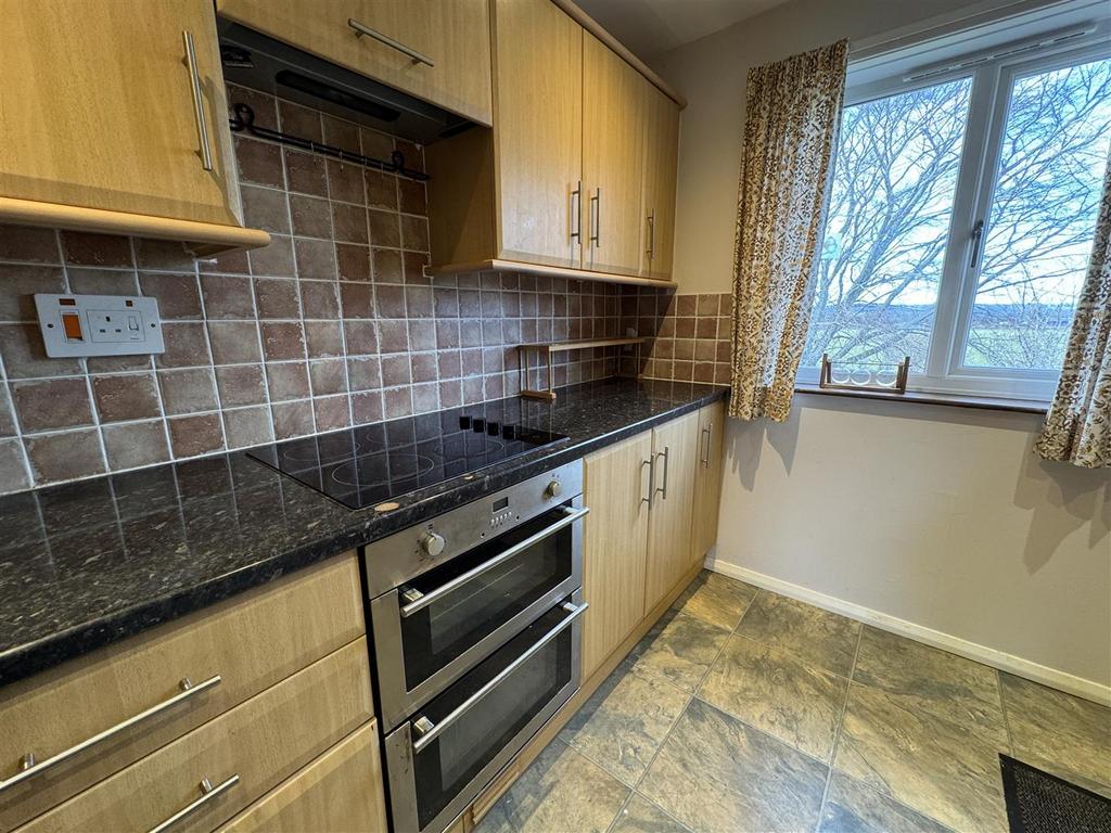 Kitchen 2.jpg