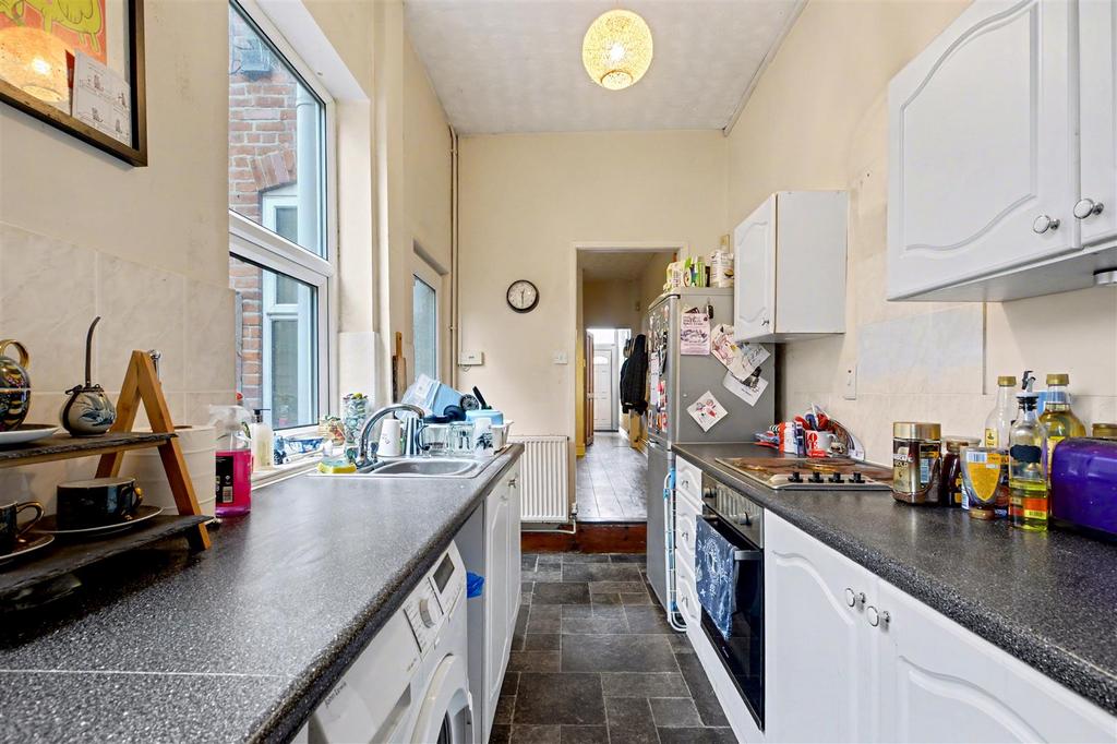 Kitchen 2.jpeg