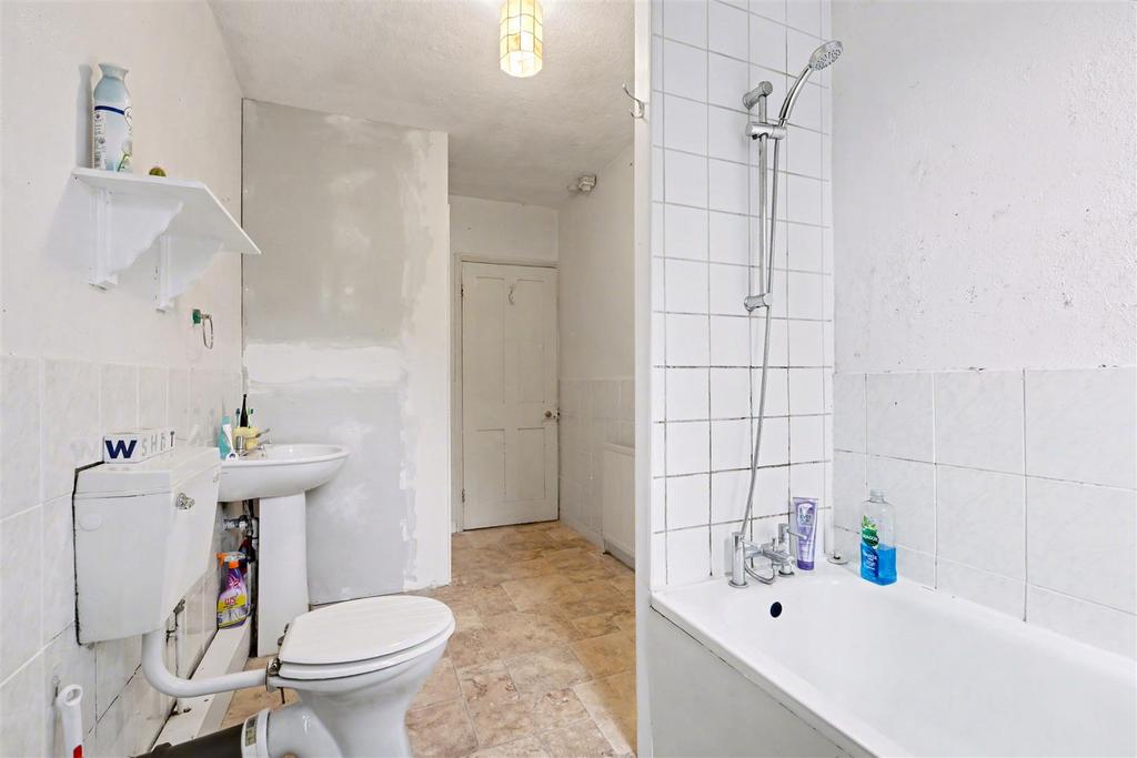Bathroom 2.jpeg