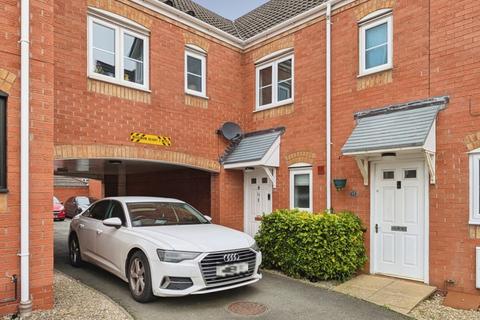 2 bedroom apartment to rent, Sannders Crescent, Tipton