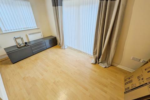 2 bedroom apartment to rent, Sannders Crescent, Tipton