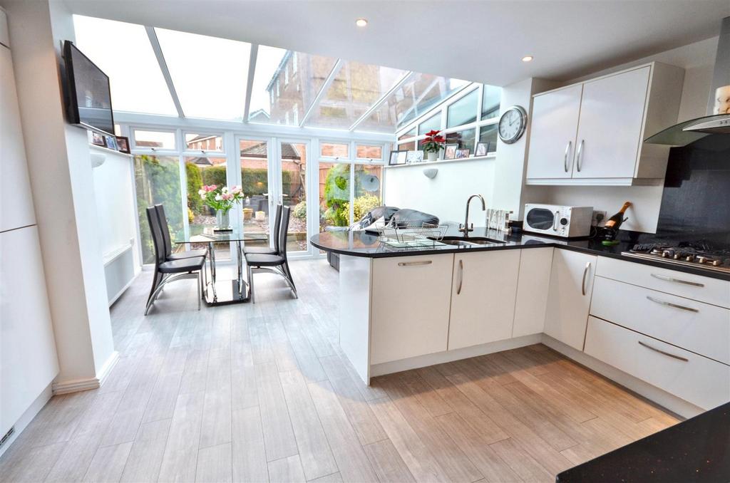 Kitchen &amp; Dining Room